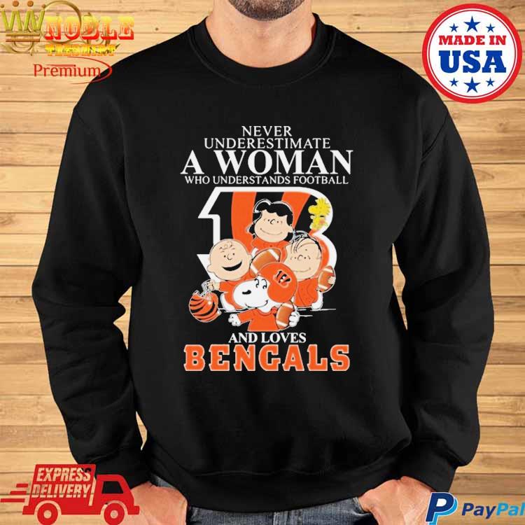 Never underestimate a women who understands football and loves Cincinnati  Bengals shirt, hoodie, sweater, long sleeve and tank top